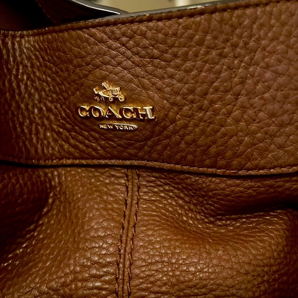 Coach shoulder bag in brown peebled leather - Picture 2 of 13